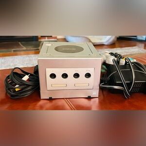 Nintendo DOL-101 GameCube Console + 1 Controller